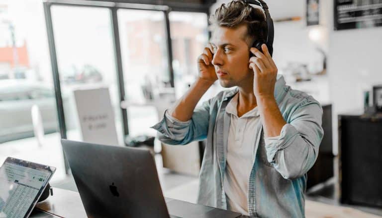 Identifying customer needs with target audience analysis in marketing