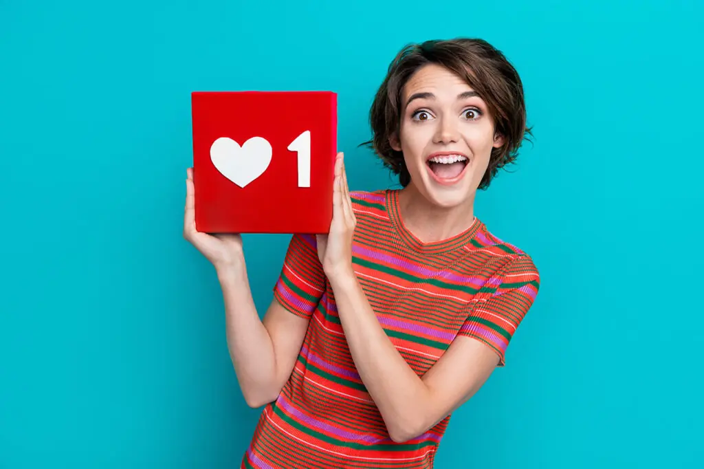 Method 2 Collect feedback from social media and online reviews