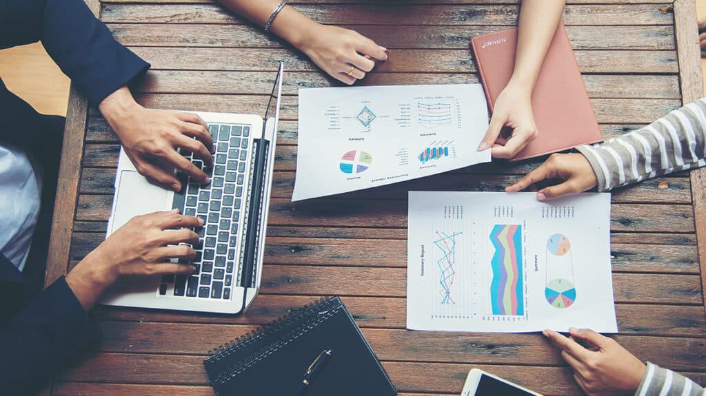 8 metrics for a competitive analysis