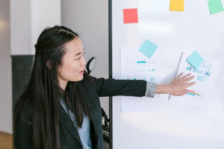 Target group identification in market analysis